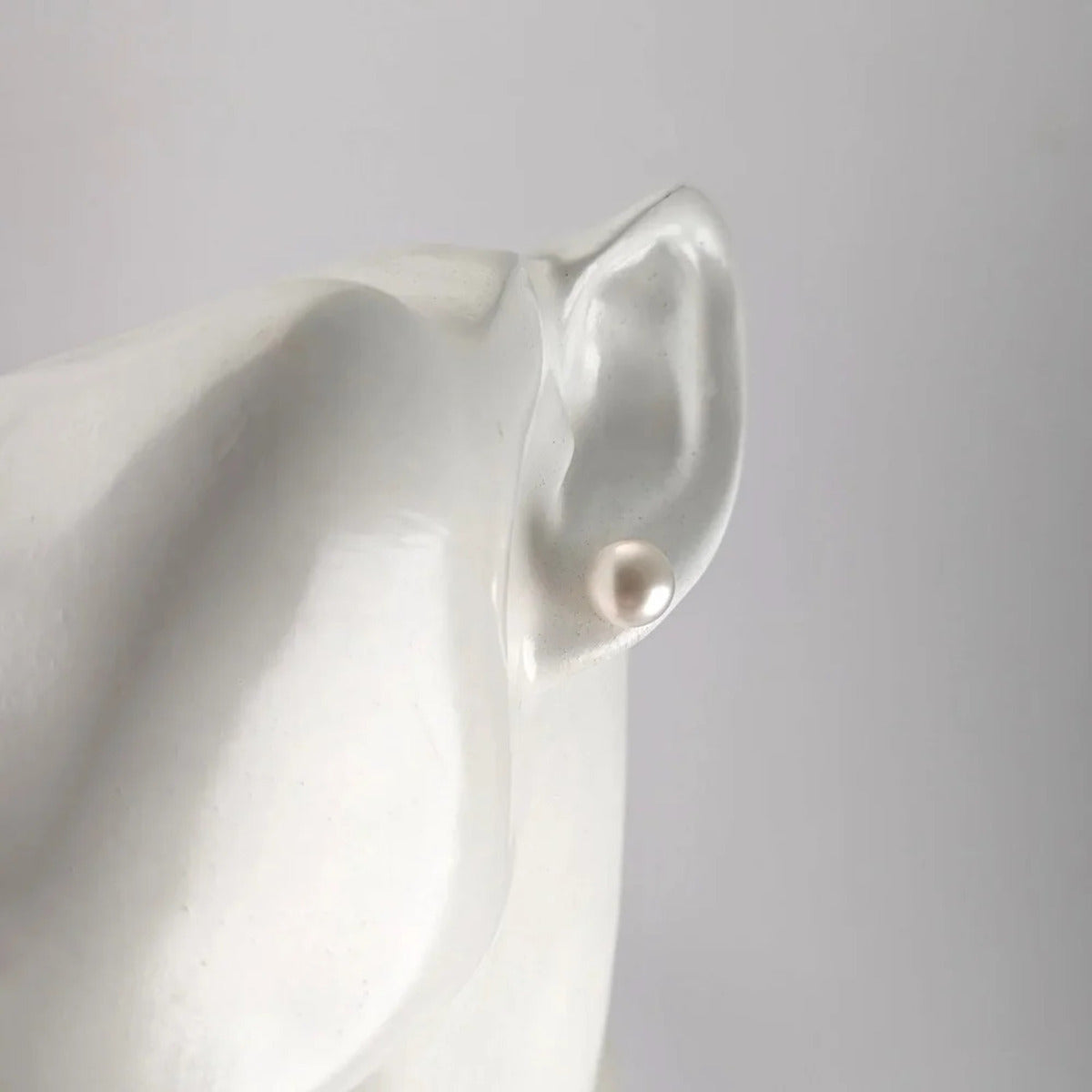 Round white pearl silver stud earrings