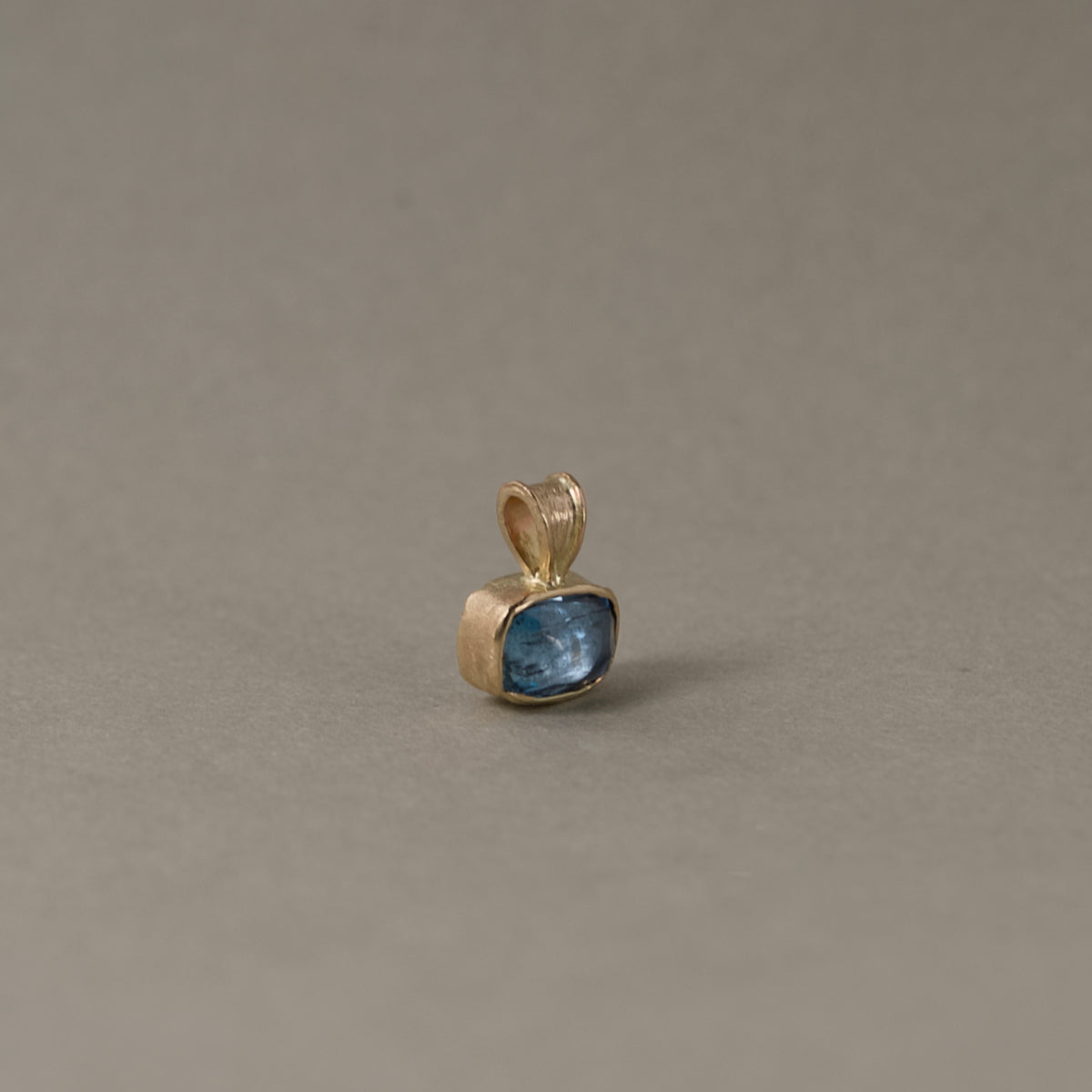 Uno Aquamarine Pendant Necklace