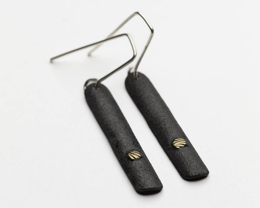 Quill enamel brass accent