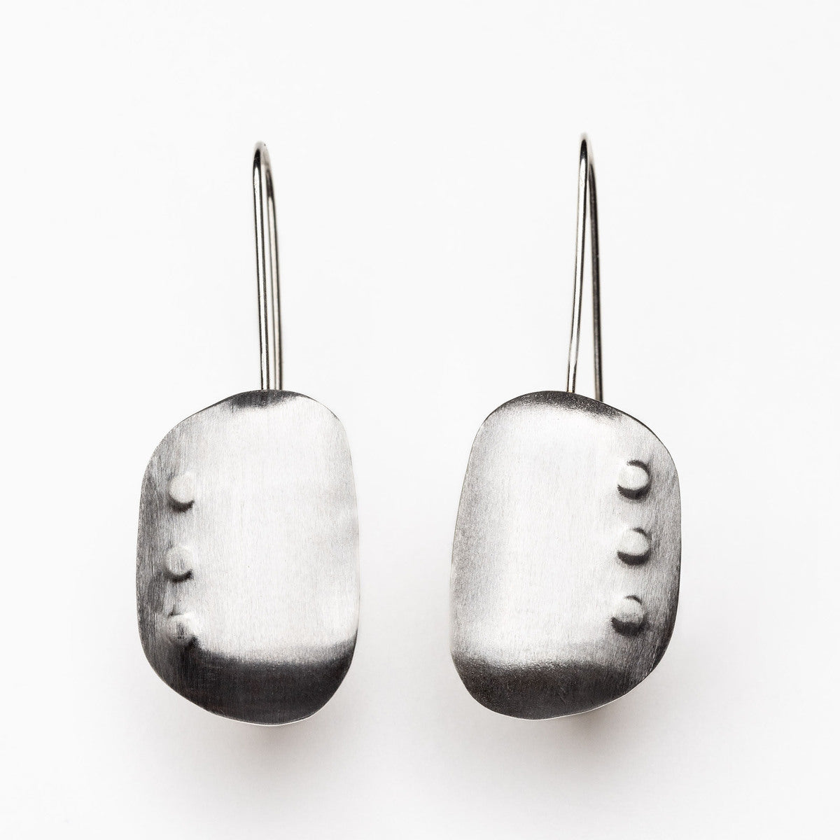 Silver pebble dots