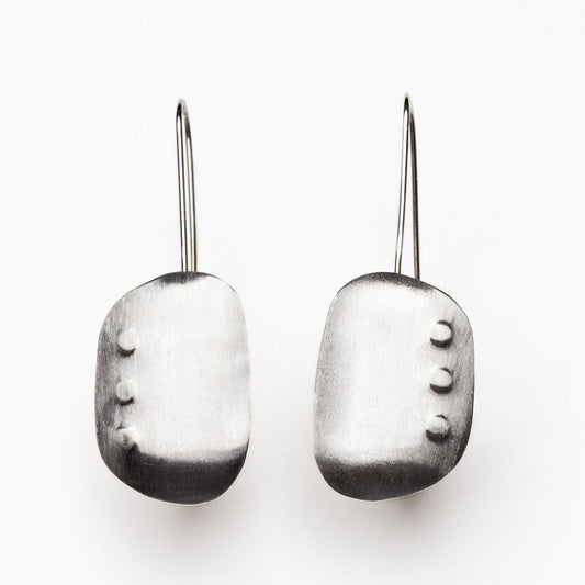Silver pebble dots