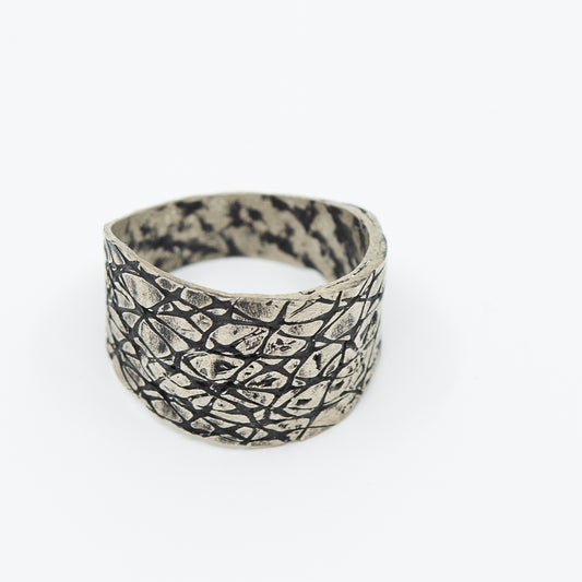 Mesh textured ring
