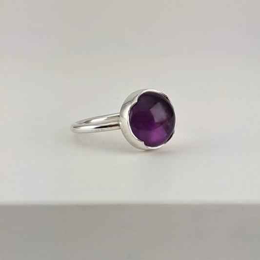 Round amethyst scalloped edge sterling silver ring