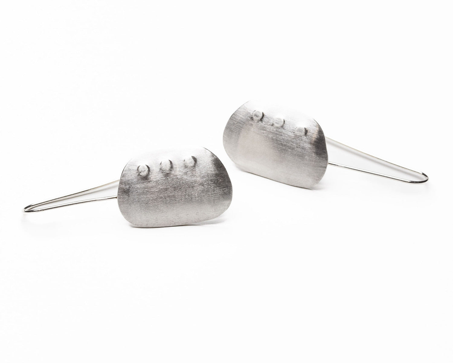 Silver pebble dots