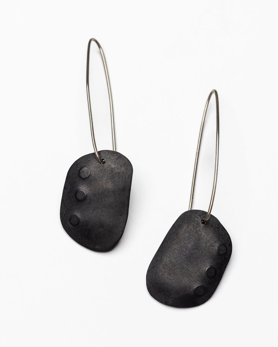 Pebble black long hook